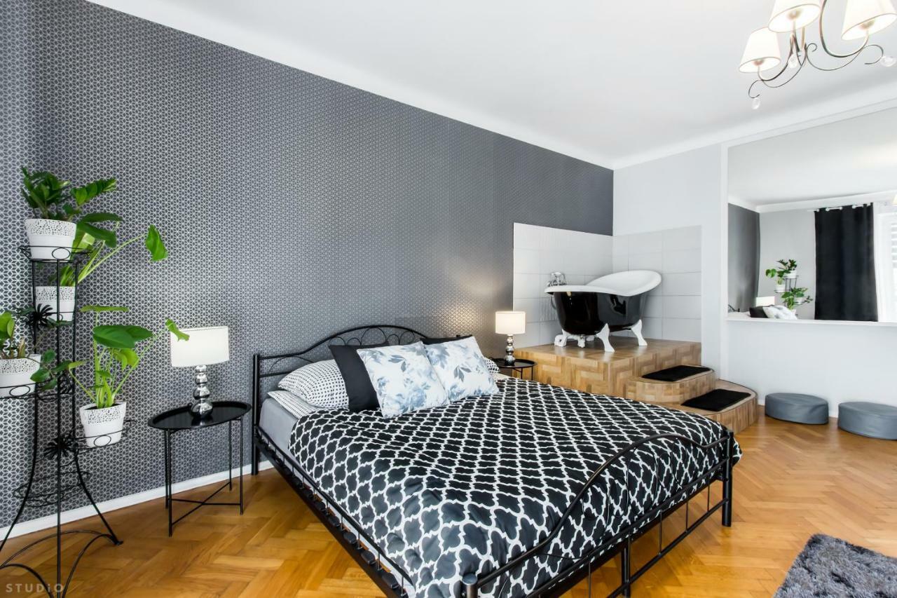 Apartment Clicktheflat Chmielna 7