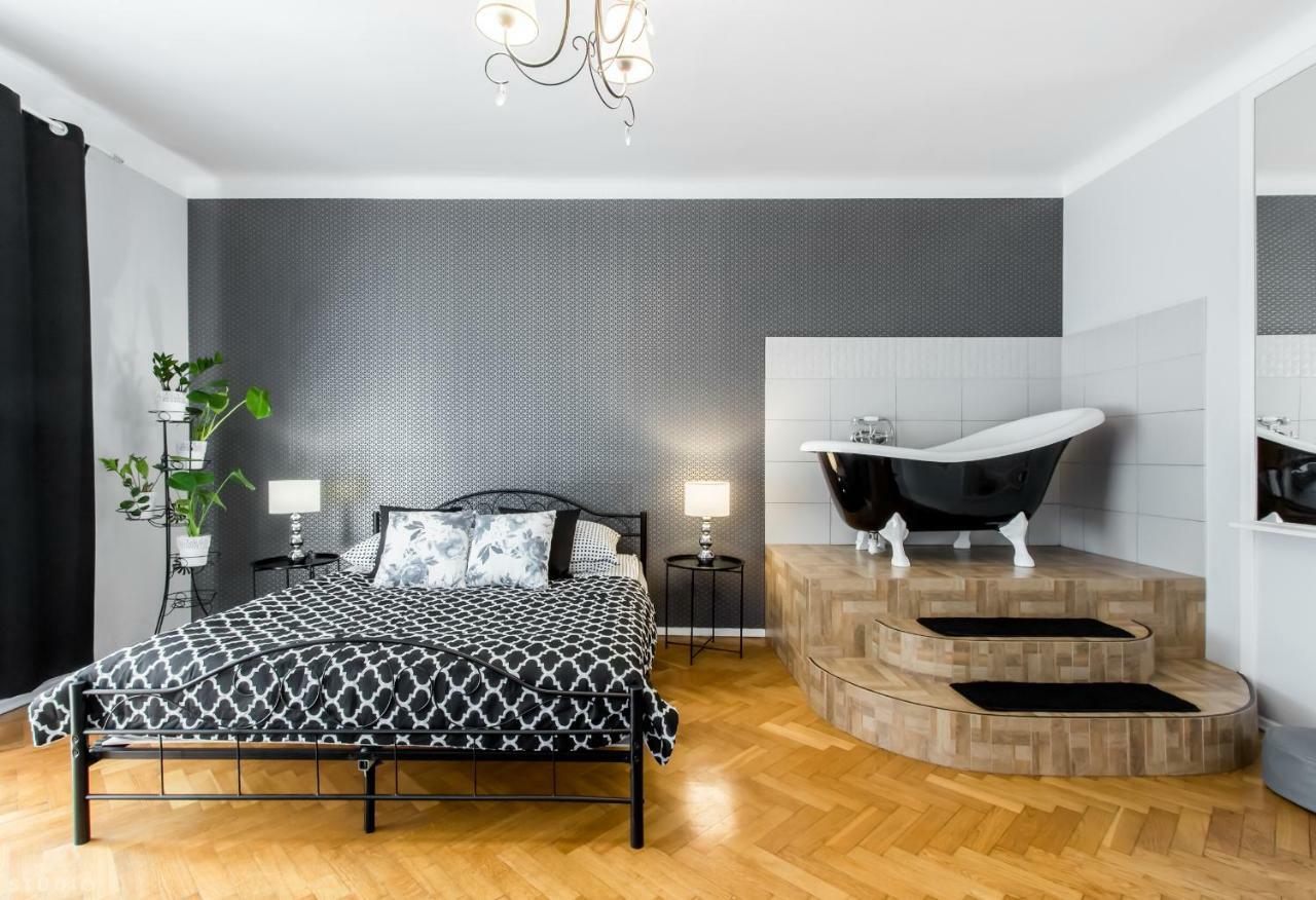 Clicktheflat Chmielna 7 * Warschau